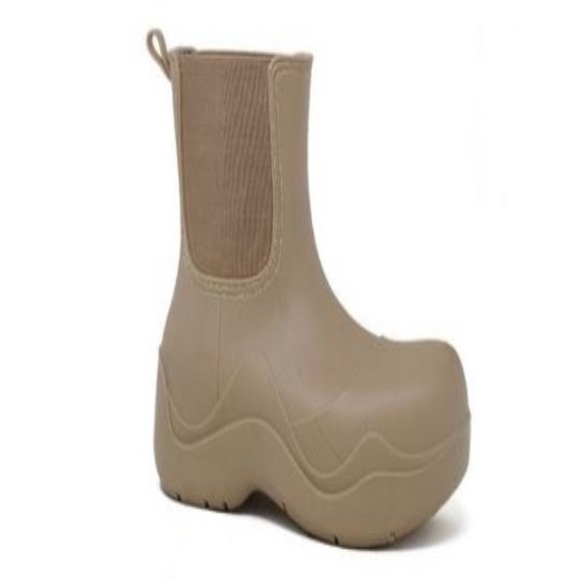 Puddle Rain Chelsea Boots - Picture 1 of 2